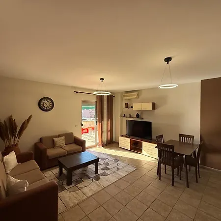 Center With Huge Terrace & View דירה *