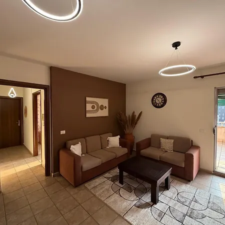 Center With Huge Terrace & View * טיראנה