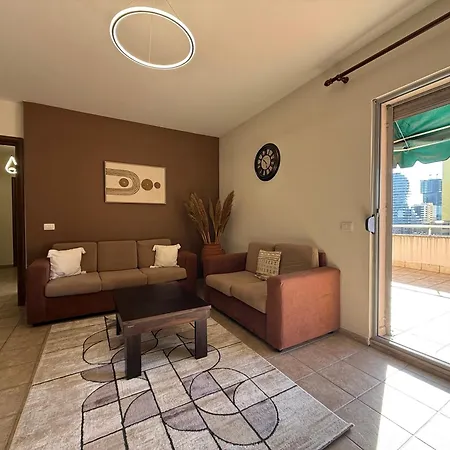 Center With Huge Terrace & View טיראנה