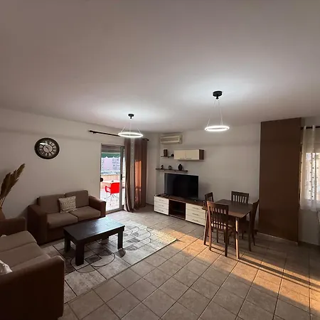 Center With Huge Terrace & View דירה