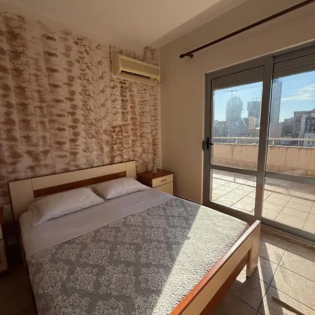 Apartment Center With Huge Terrace & View Tirana