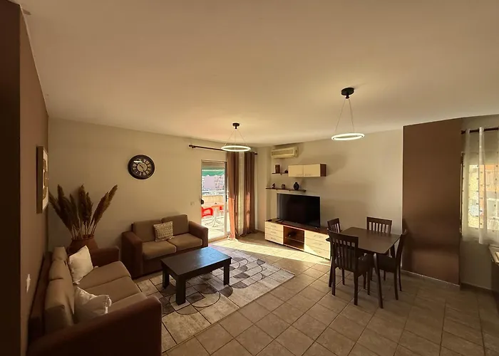 Center With Huge Terrace & View דירה *