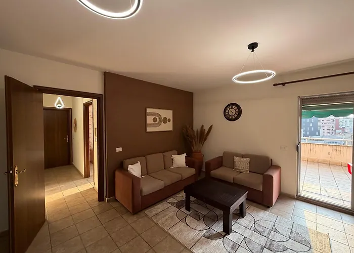 Center With Huge Terrace & View * טיראנה