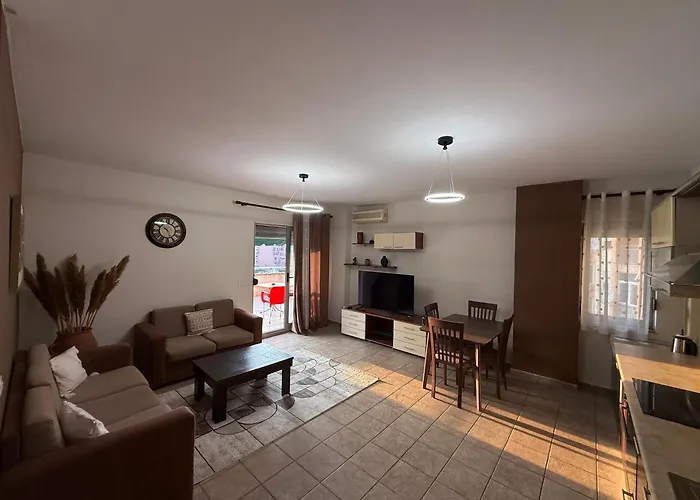 Center With Huge Terrace & View דירה