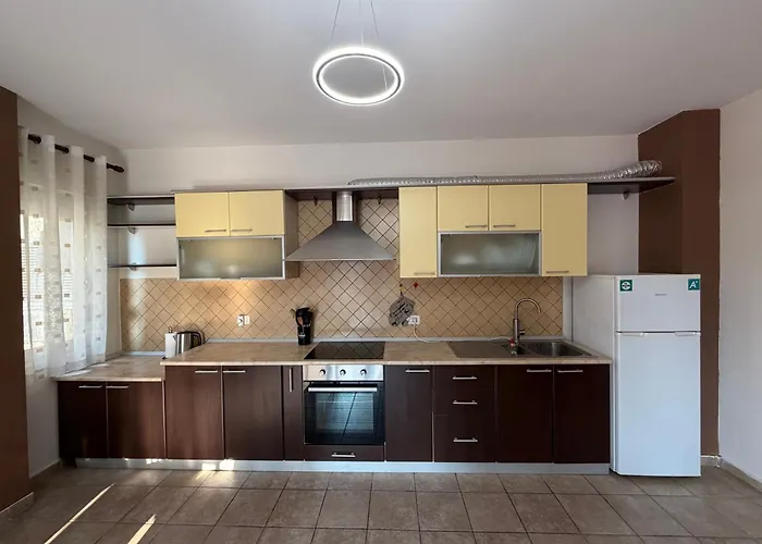 Center With Huge Terrace & View * טיראנה