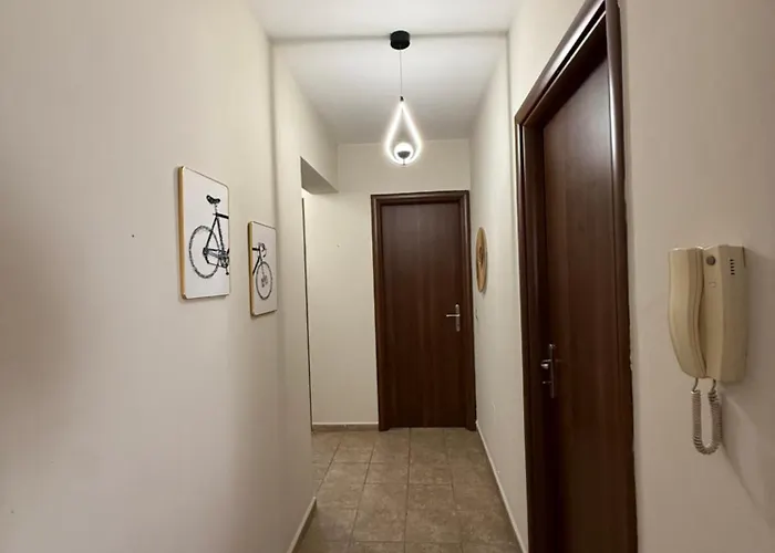 Center With Huge Terrace & View アパート