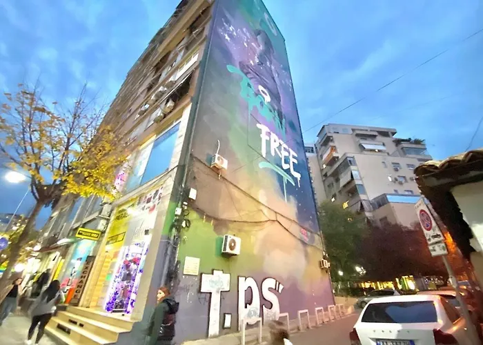 アパート Center With Huge Terrace & View ティラナ